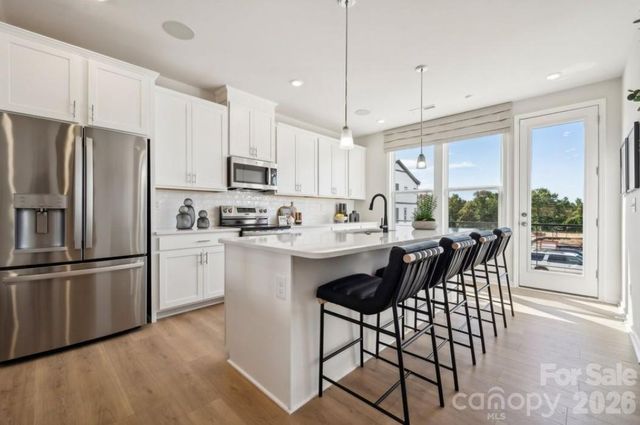 1908 Alexander Village Main Drive, Charlotte, NC 28262