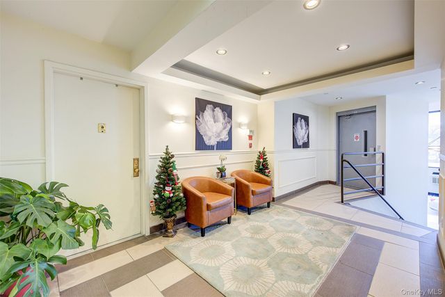 135-46 Grand Central Parkway 4C, Briarwood, NY 11435