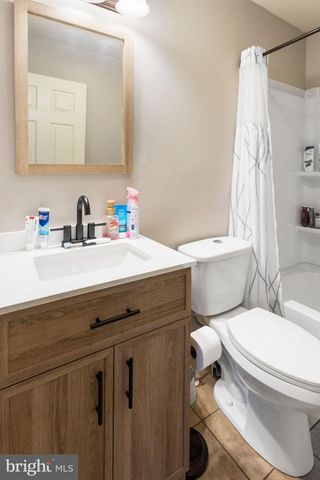 1603 BLUE JAY DR, Dover, PA 17315