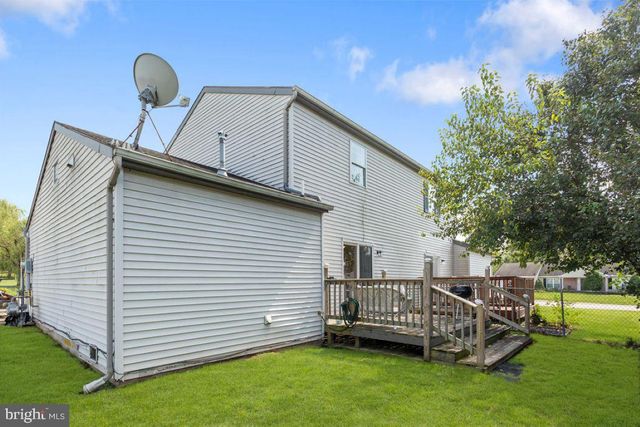 1603 BLUE JAY DR, Dover, PA 17315