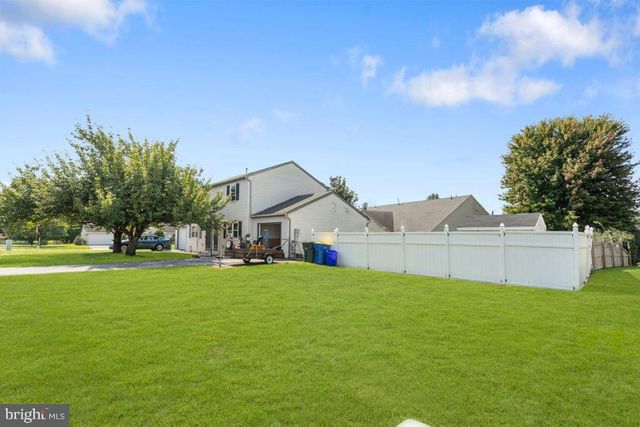 1603 BLUE JAY DR, Dover, PA 17315