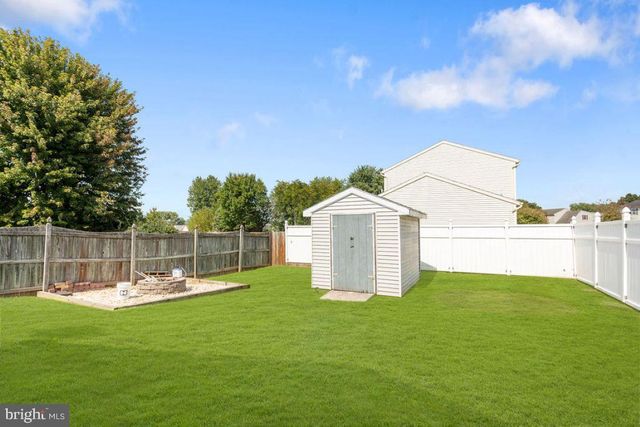1603 BLUE JAY DR, Dover, PA 17315