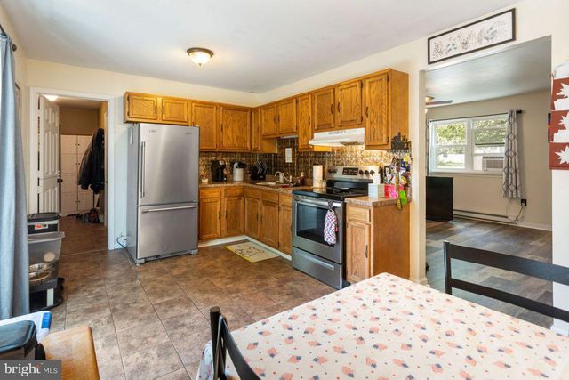 1603 BLUE JAY DR, Dover, PA 17315