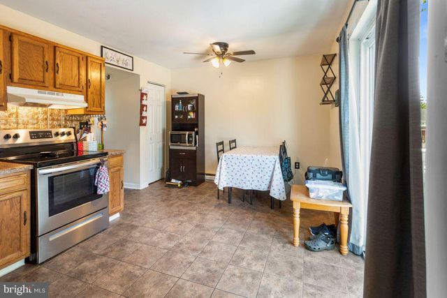 1603 BLUE JAY DR, Dover, PA 17315