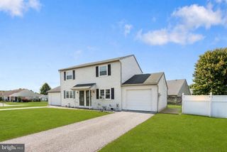 1603 BLUE JAY DR, Dover, PA 17315