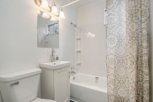 1042 E Mosel Avenue, Kalamazoo, MI 49004