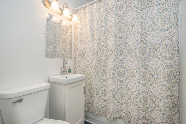 1042 E Mosel Avenue, Kalamazoo, MI 49004