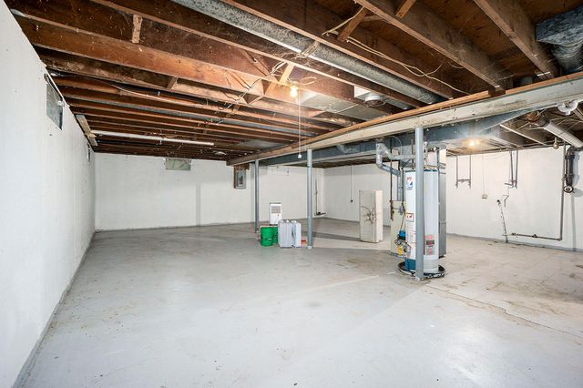 1042 E Mosel Avenue, Kalamazoo, MI 49004