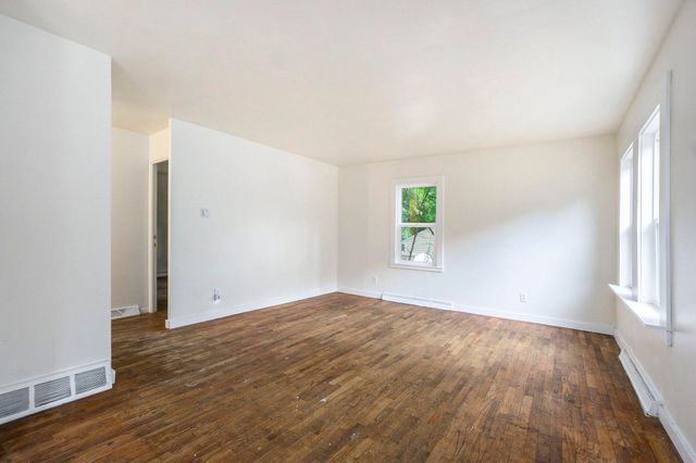 1042 E Mosel Avenue, Kalamazoo, MI 49004