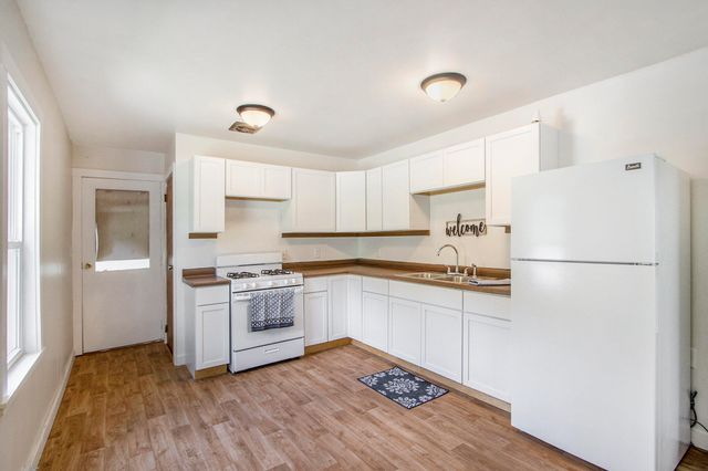 1042 E Mosel Avenue, Kalamazoo, MI 49004