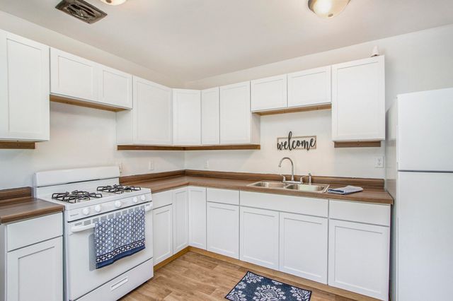 1042 E Mosel Avenue, Kalamazoo, MI 49004