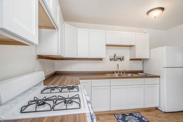 1042 E Mosel Avenue, Kalamazoo, MI 49004