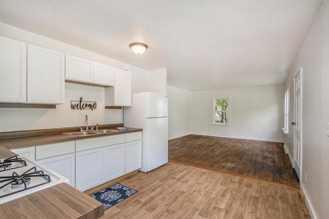 1042 E Mosel Avenue, Kalamazoo, MI 49004