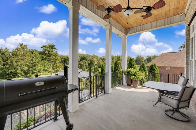 522 Country Club Dr, Dickson, TN 37055