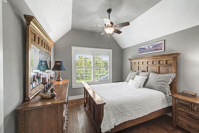 522 Country Club Dr, Dickson, TN 37055