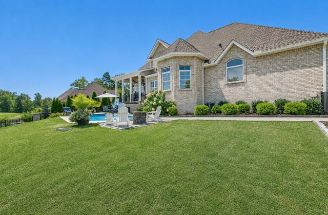 522 Country Club Dr, Dickson, TN 37055