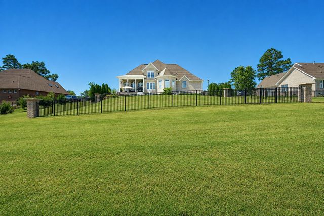522 Country Club Dr, Dickson, TN 37055