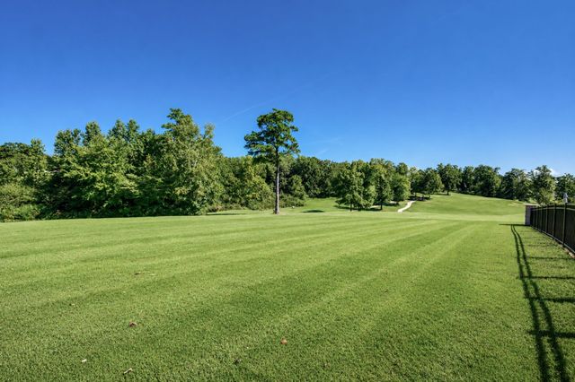 522 Country Club Dr, Dickson, TN 37055