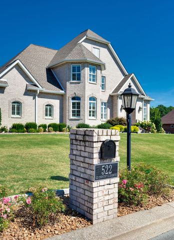 522 Country Club Dr, Dickson, TN 37055