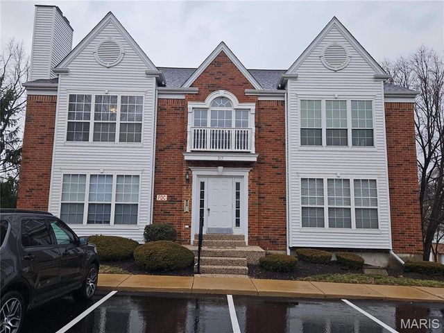 317 Clayton Crossing Place C, Ellisville, MO 63011