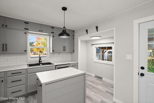 406 E Larch Ave, Osburn, ID 83849