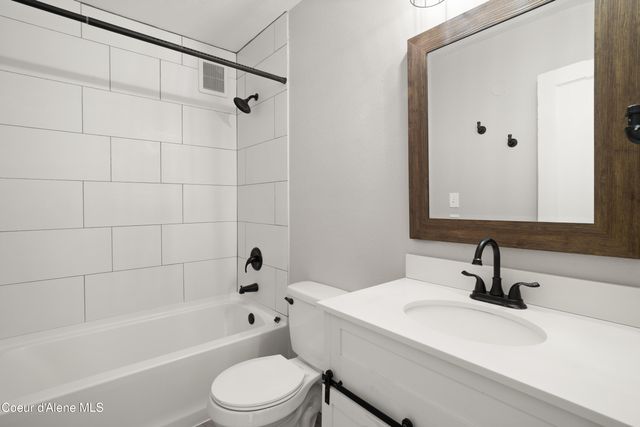 406 E Larch Ave, Osburn, ID 83849