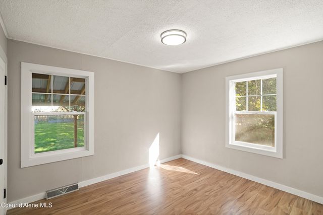 406 E Larch Ave, Osburn, ID 83849