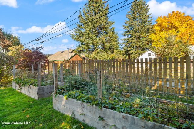 406 E Larch Ave, Osburn, ID 83849