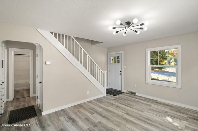 406 E Larch Ave, Osburn, ID 83849