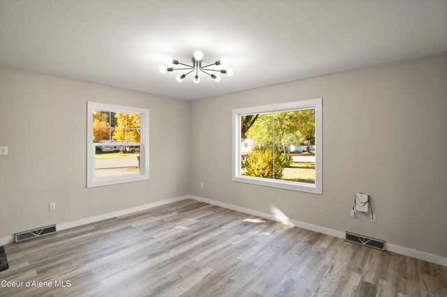 406 E Larch Ave, Osburn, ID 83849