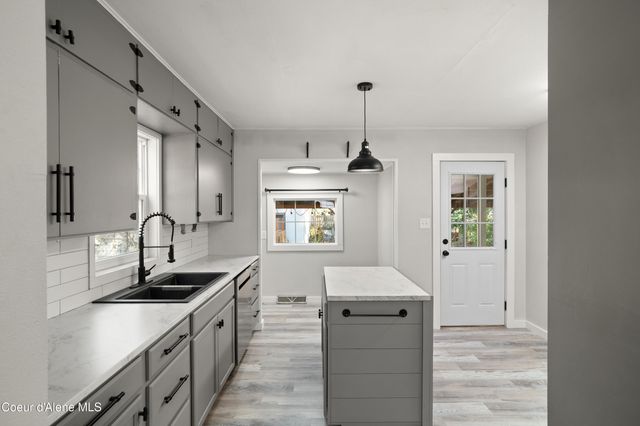 406 E Larch Ave, Osburn, ID 83849