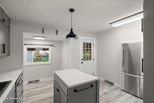 406 E Larch Ave, Osburn, ID 83849