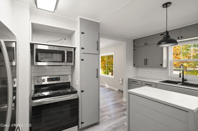 406 E Larch Ave, Osburn, ID 83849