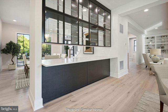 8316 WESTCHESTER DR, Vienna, VA 22182