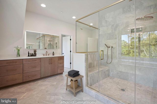 8316 WESTCHESTER DR, Vienna, VA 22182