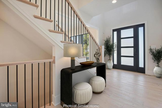 8316 WESTCHESTER DR, Vienna, VA 22182