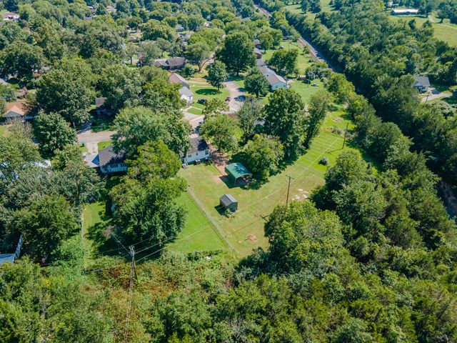 322 W Berkley Cir, Lewisburg, TN 37091
