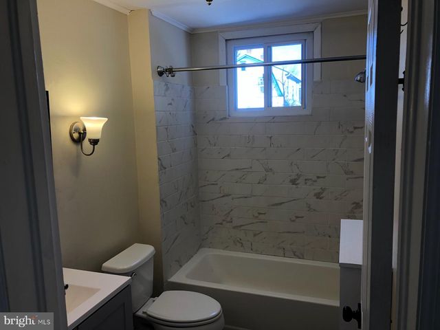 1085 HIGHLAND AVE, Abington, PA 19001