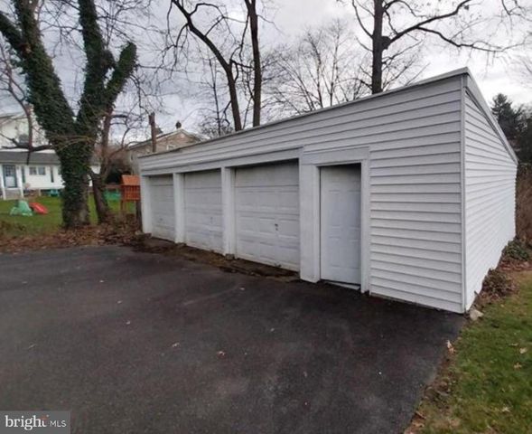 1085 HIGHLAND AVE, Abington, PA 19001