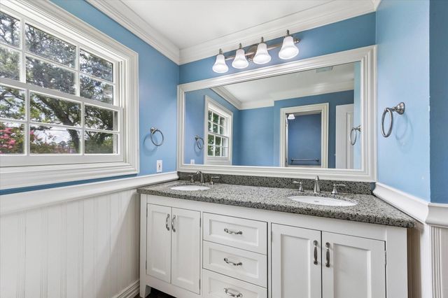 934 Moss Spring Lane, Hedwig Village, TX 77024
