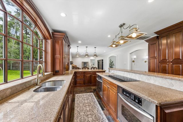 934 Moss Spring Lane, Hedwig Village, TX 77024