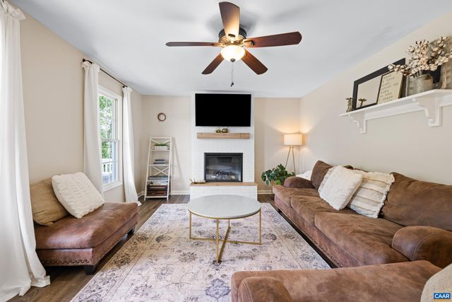 311 SHARPS CREEK DR, Scottsville, VA 24590