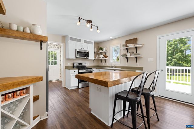 311 SHARPS CREEK DR, Scottsville, VA 24590