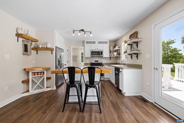 311 SHARPS CREEK DR, Scottsville, VA 24590