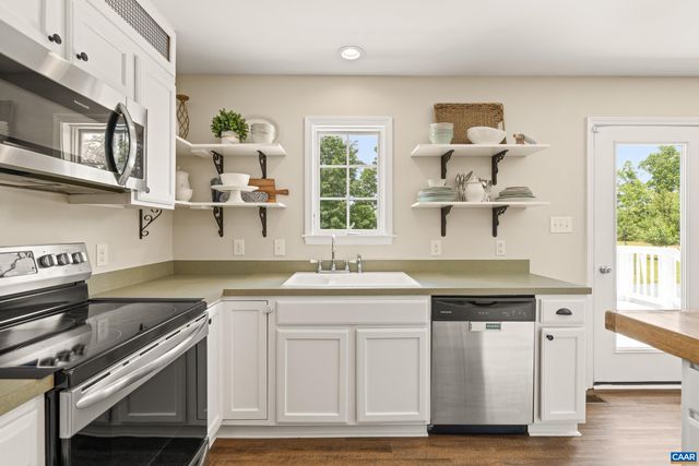 311 SHARPS CREEK DR, Scottsville, VA 24590