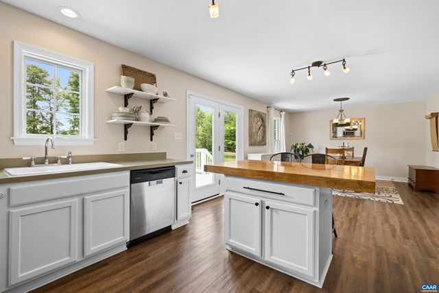 311 SHARPS CREEK DR, Scottsville, VA 24590