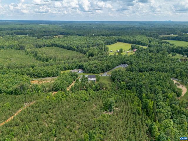 311 SHARPS CREEK DR, Scottsville, VA 24590