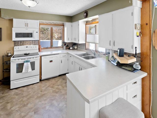 1305 Woodley Street E, Northfield, MN 55057