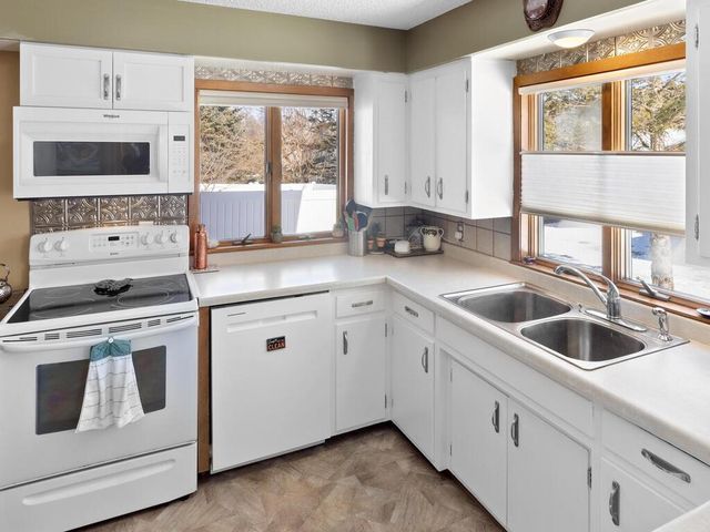 1305 Woodley Street E, Northfield, MN 55057