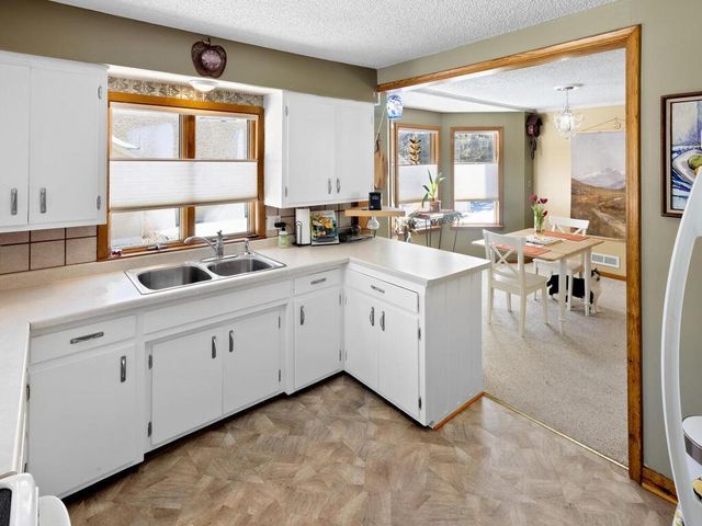 1305 Woodley Street E, Northfield, MN 55057